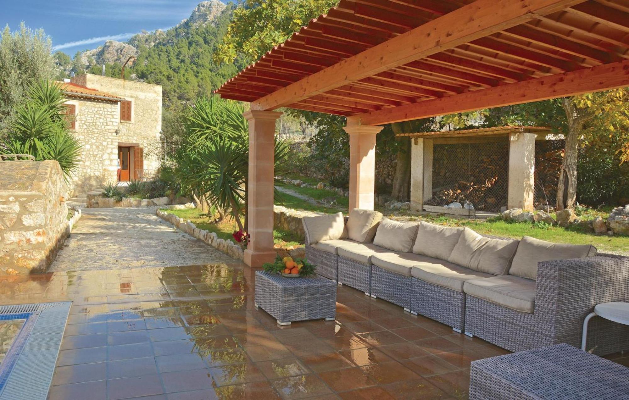 Holiday home 6 Bedroom Amazing Home In Estellencs *