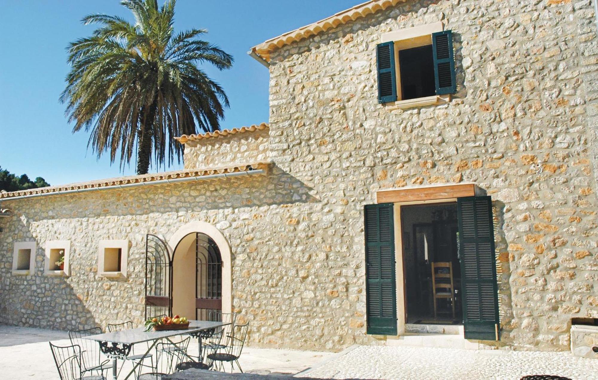 Holiday home 6 Bedroom Amazing Home In Estellencs