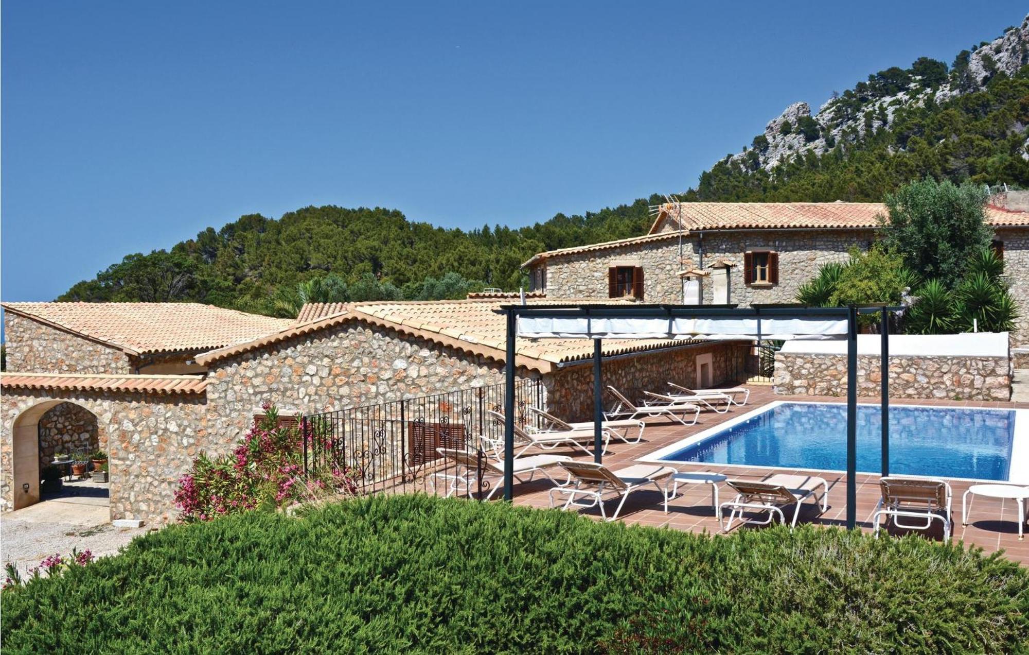 Holiday home 6 Bedroom Amazing Home In Estellencs