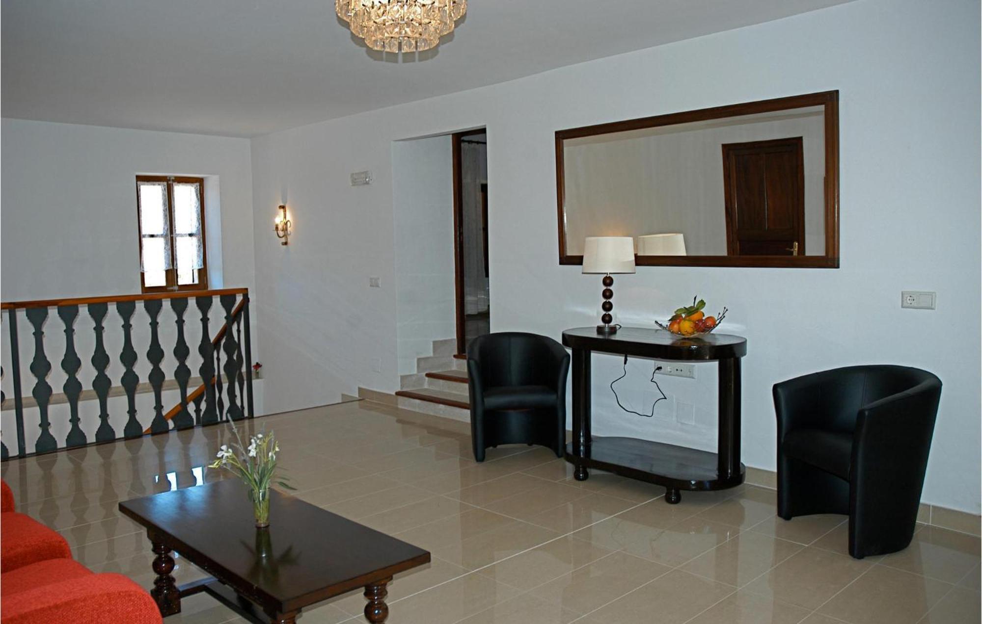 6 Bedroom Amazing In Hébergement de vacances *