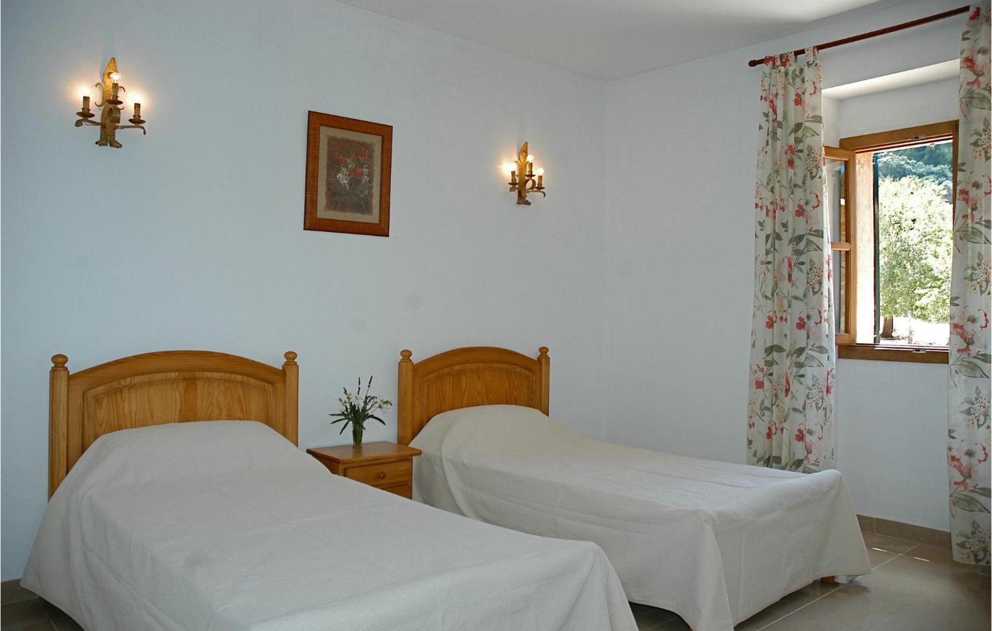 6 Bedroom Amazing Home In Estellencs