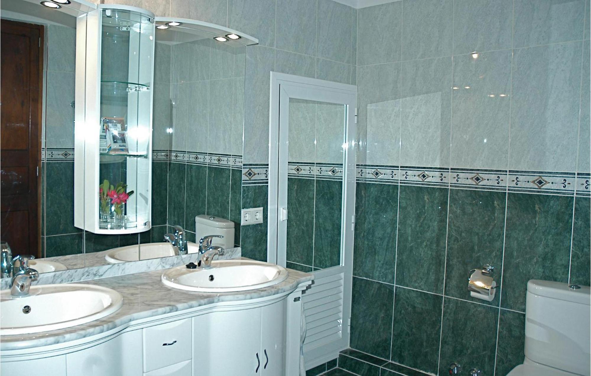 6 Bedroom Amazing In