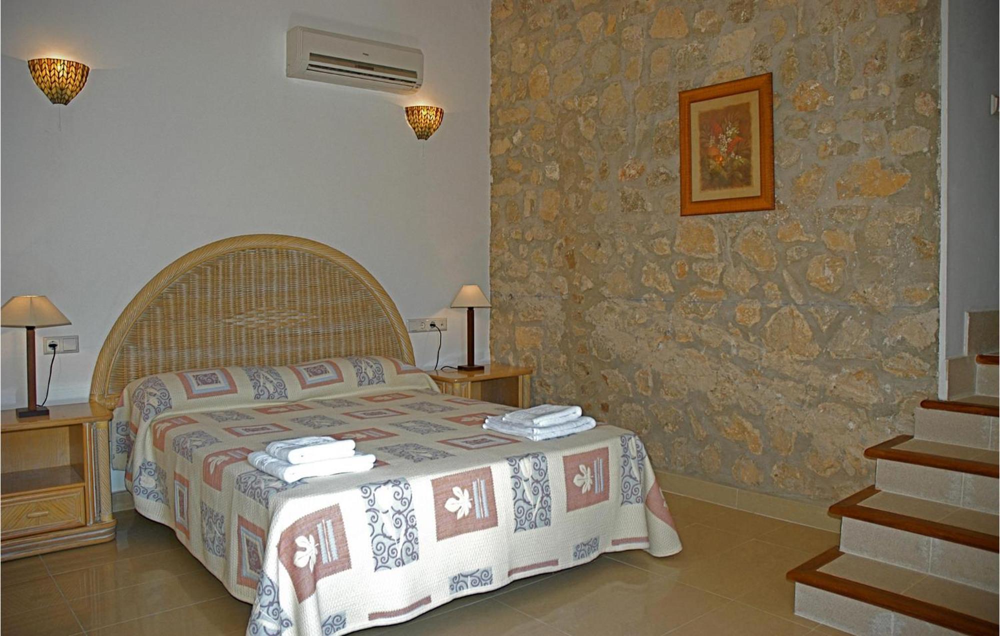 Holiday home 6 Bedroom Amazing Home In Estellencs *