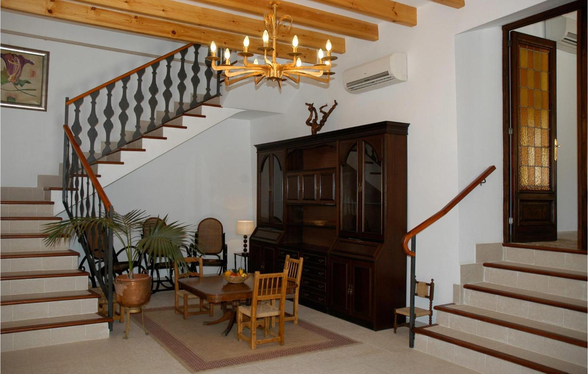 6 Bedroom Amazing In Hébergement de vacances