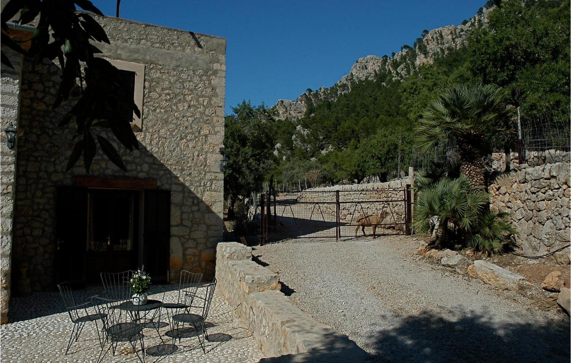 Holiday home 6 Bedroom Amazing Home In Estellencs *