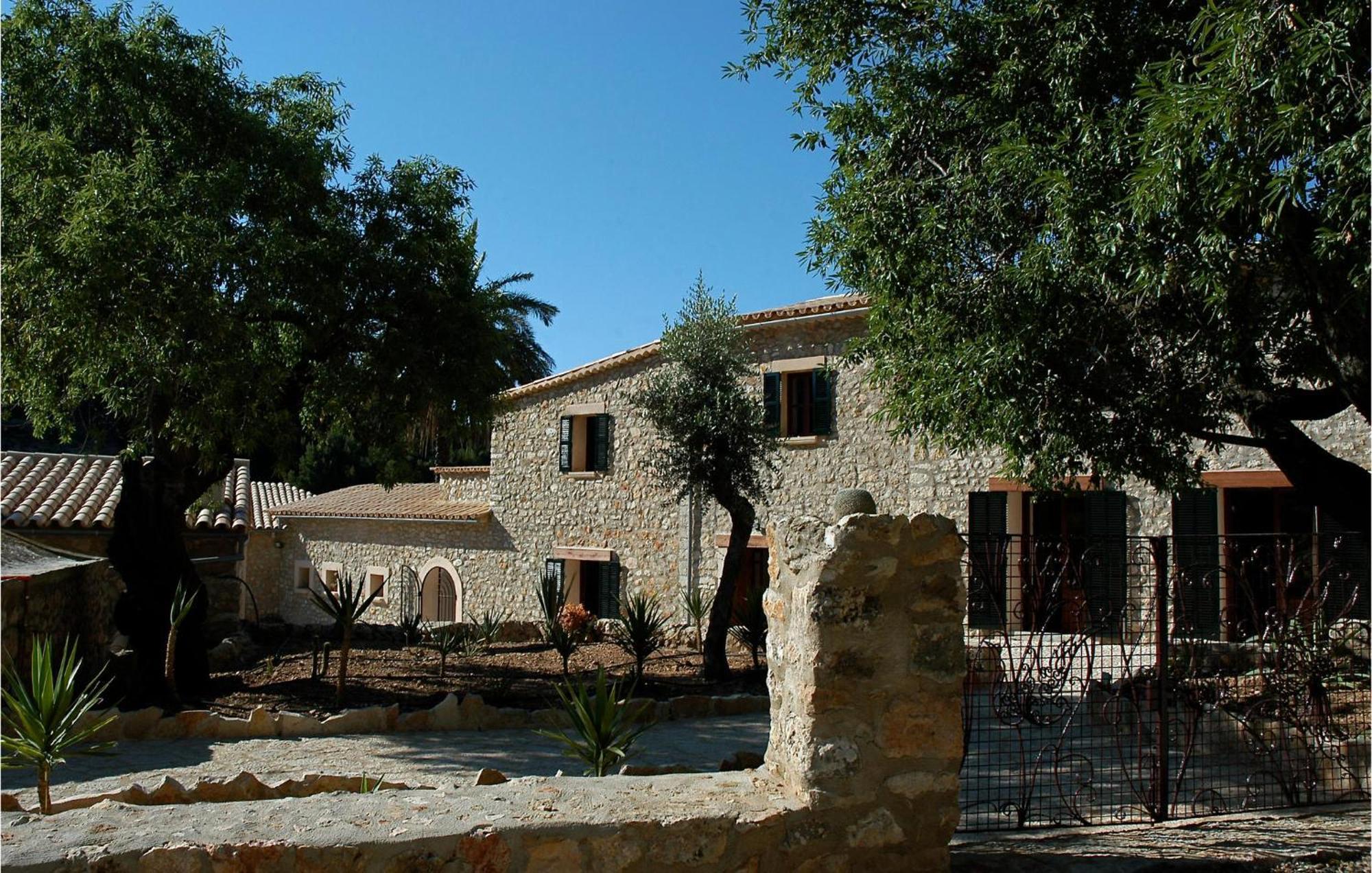 6 Bedroom Amazing In Hébergement de vacances